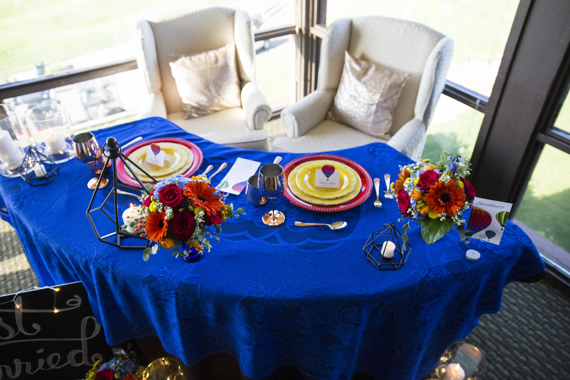 wedding planning design decor inspo real local New Mexico Perfect Wedding Guide couple bright color blue orange red hot air balloon love venue decor tablescape design sunflowers floral arrangement details indoor photography professional